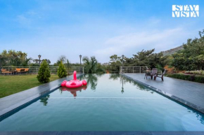 StayVista at Banyan Bliss with Pool, Bonfire & Lawn